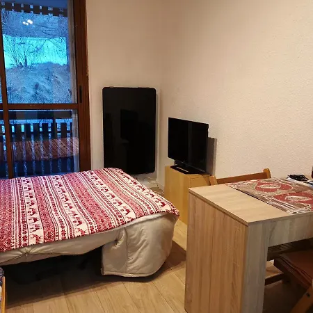 Appartement Studio A A 500 M Des Pistes Avec Terrasse Amenagee